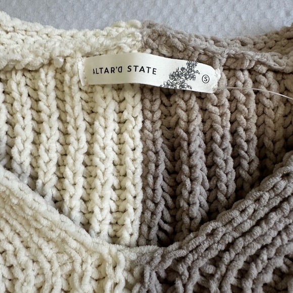 Altar'd State Two-Tone Cream & Taupe V-Neck Cropped Sweater - Picture 3 of 5